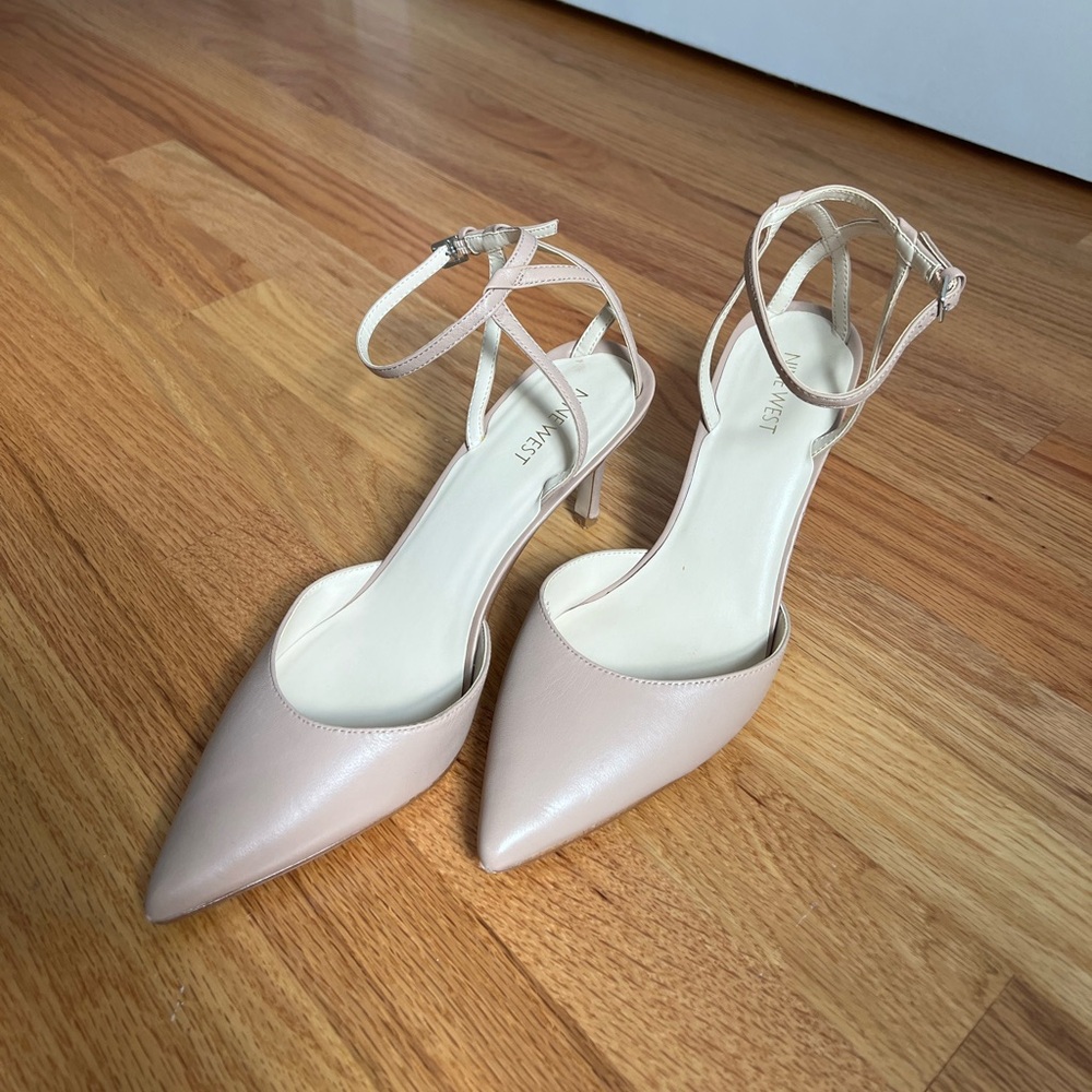 Nine West pointed toe nude heel